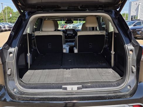 Used 2022 Toyota Highlander XLE FWD image 27