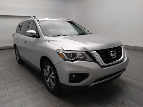 Used 2019 Nissan Pathfinder SV image 13