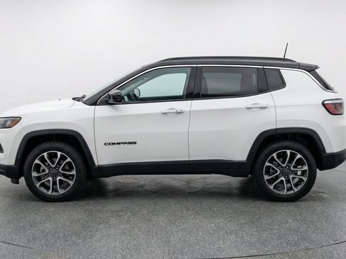 Used 2025 Jeep Compass Trailhawk AWD/4WD image 5