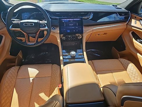 Certified 2025 Jeep Grand Cherokee Summit image 3