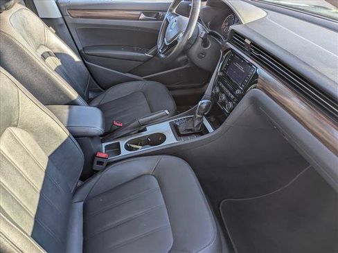Used 2020 Volkswagen Passat 2.0T SEL FWD image 18