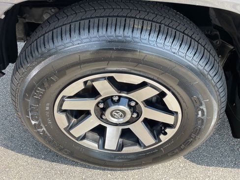 Used 2021 Toyota 4Runner TRD Off-Road AWD/4WD image 7