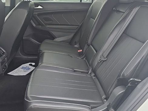 Used 2024 Volkswagen Tiguan SE AWD/4WD image 18