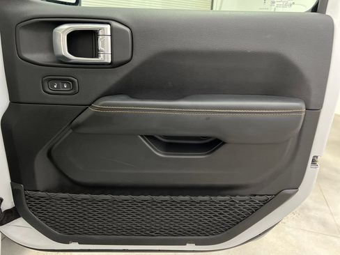 Used 2025 Jeep Wrangler Unlimited Sahara AWD/4WD image 28