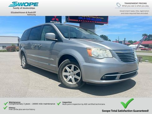 Used 2013 Chrysler Town & Country Touring FWD image 1