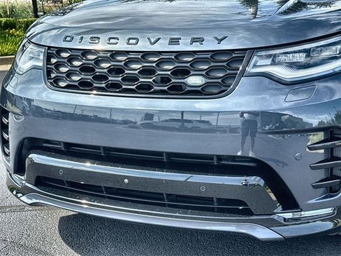Certified 2025 Land Rover Discovery Dynamic SE image 9