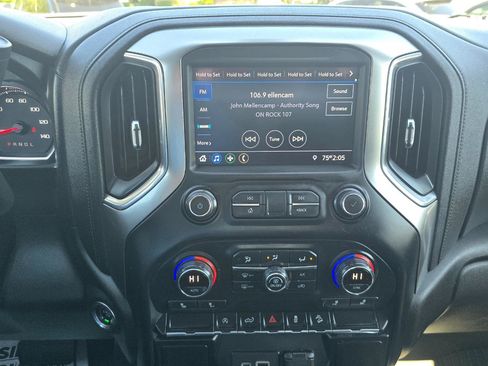Used 2021 Chevrolet Silverado 1500 LT Trail Boss AWD/4WD image 9