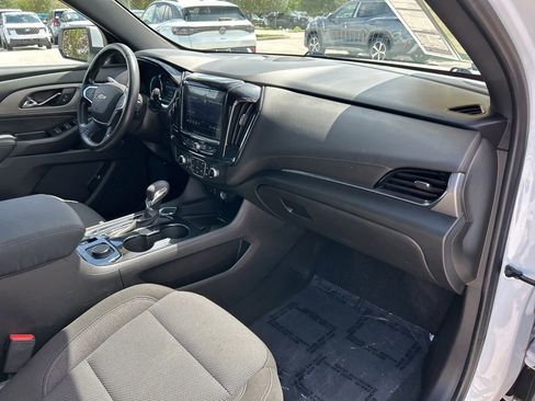 Used 2022 Chevrolet Traverse LT FWD image 43
