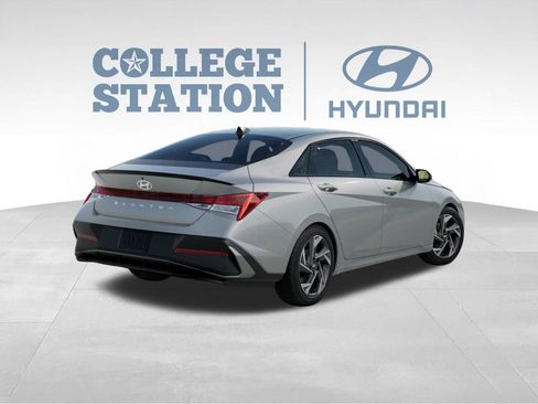 Used 2025 Hyundai Elantra Sport image 6
