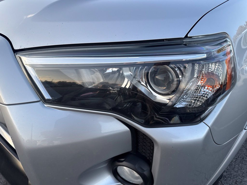 Used 2020 Toyota 4Runner Venture w/ Moonroof Package AWD/4WD image 49