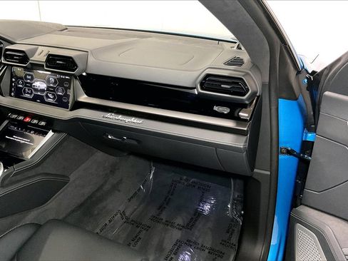 Used 2025 Lamborghini Urus SE image 13