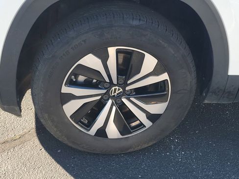 Used 2024 Volkswagen Atlas SE image 33