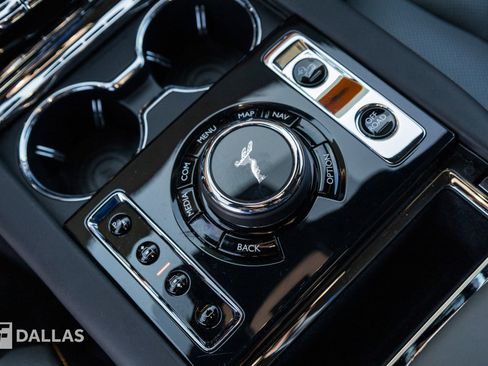 Used 2023 Rolls-Royce Cullinan w/ Cullinan Package image 27