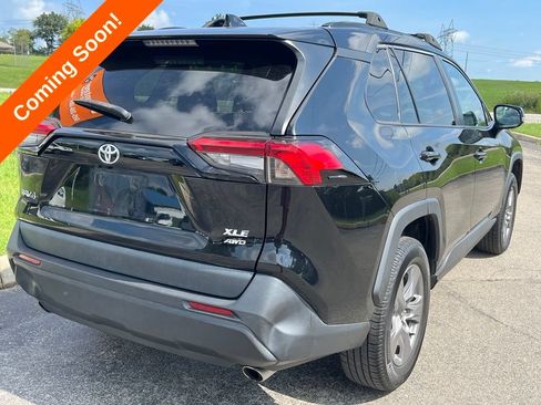 Used 2022 Toyota RAV4 XLE AWD/4WD image 12