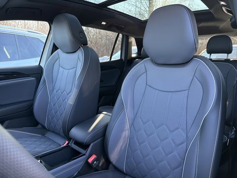 New 2026 Volkswagen Tiguan SEL R-Line image 8