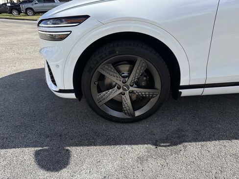 Used 2023 Genesis GV70 2.5T w/ Sport Prestige Package image 9