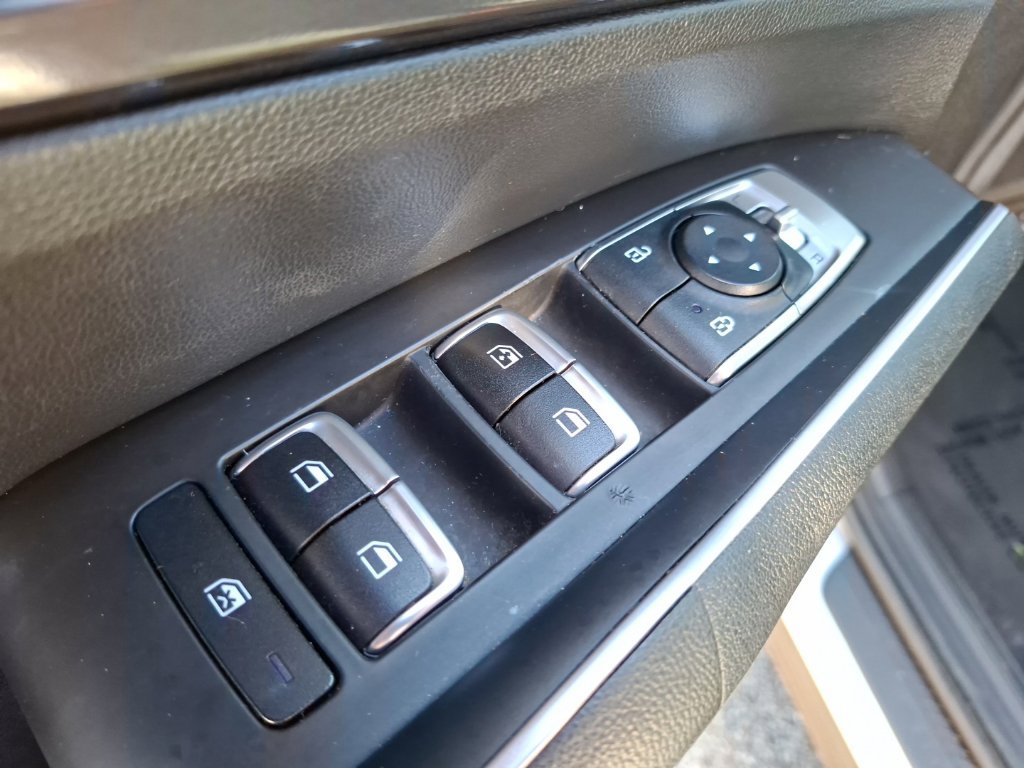 Used 2021 Kia Sorento LX FWD image 12