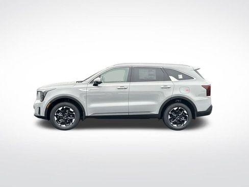 New 2026 Kia Sorento S image 2