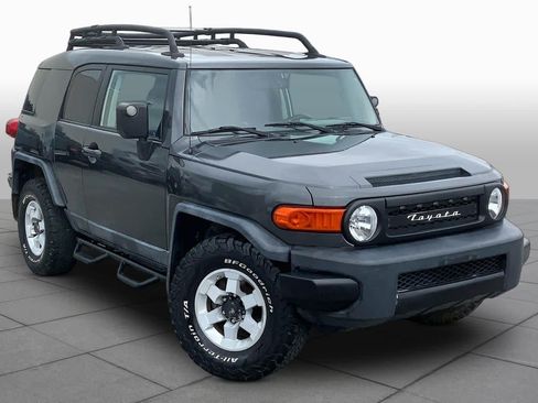 Used 2010 Toyota FJ Cruiser 2WD w/ TRD Sport Pkg image 2