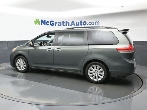 Used 2013 Toyota Sienna XLE image 26