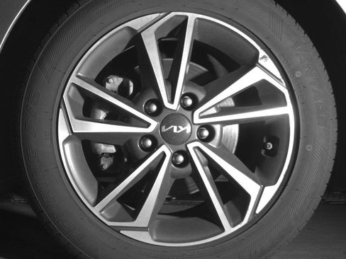 Used 2024 Kia Forte LXS FWD image 12