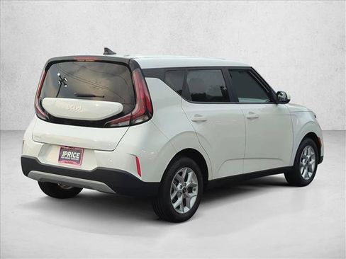Used 2024 Kia Soul LX w/ Option Group 015 FWD image 5