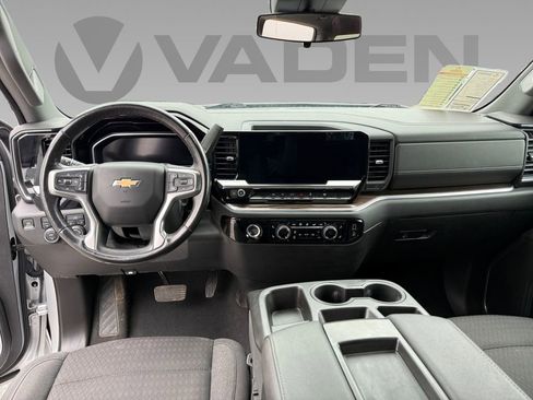 Used 2022 Chevrolet Silverado 1500 LT image 2