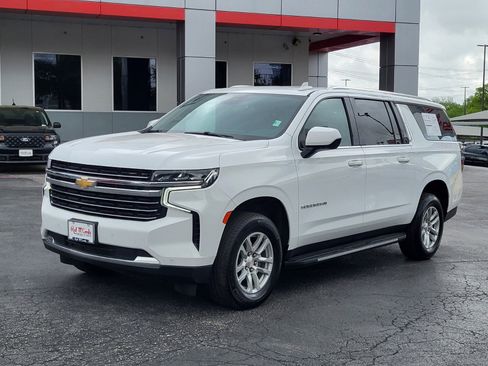 Used 2024 Chevrolet Suburban LT RWD image 8
