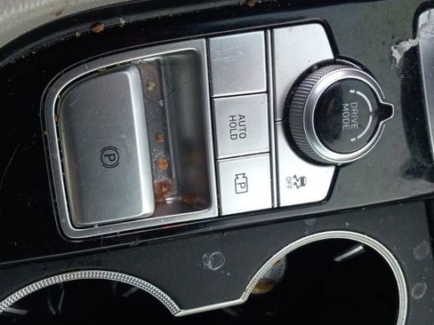 Used 2022 Genesis G70 2.0T image 33