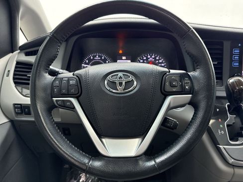 Used 2017 Toyota Sienna XLE image 13