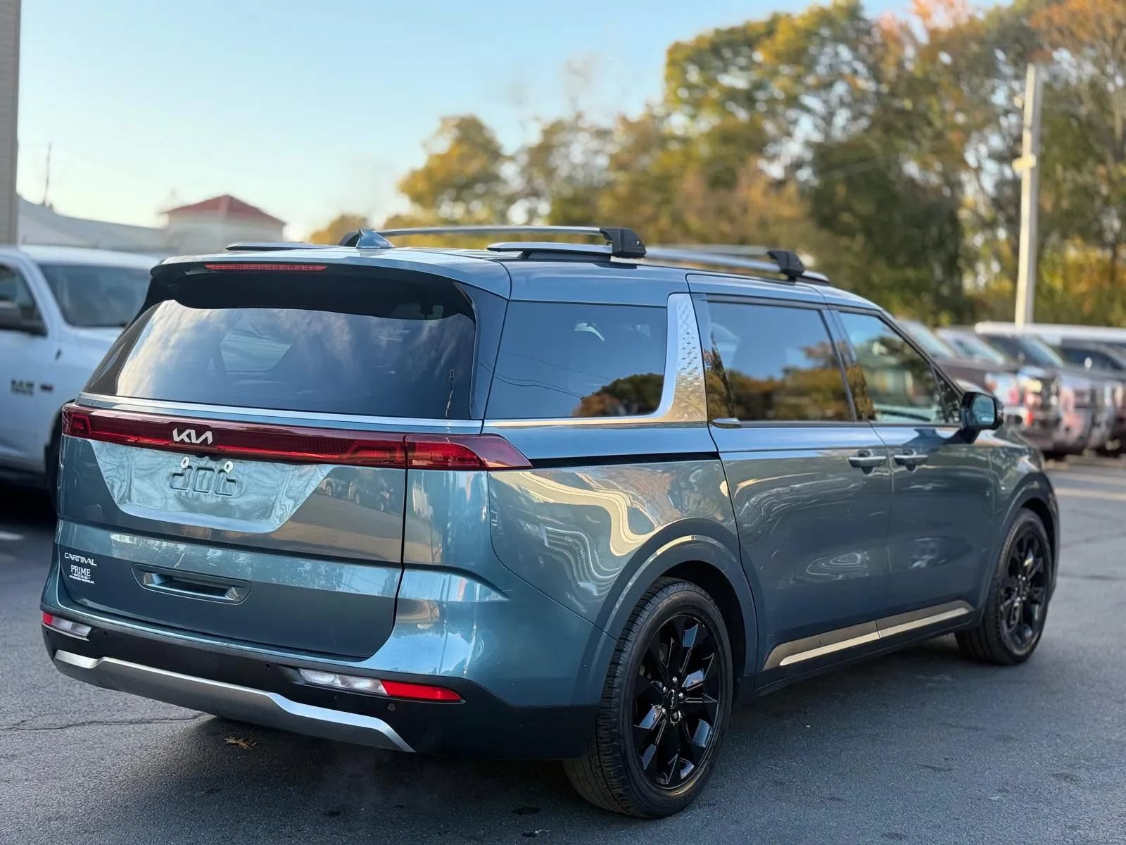 Used 2023 Kia Carnival SX FWD image 6