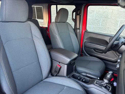 Used 2024 Jeep Wrangler Sport S image 13