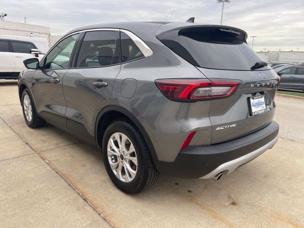 Used 2023 Ford Escape Active w/ Tech Pack #2 FWD image 3