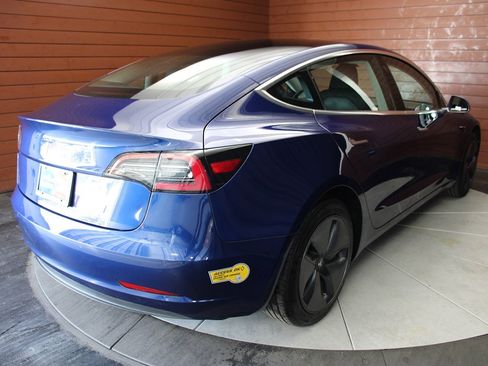 Used 2020 Tesla Model 3 Standard Range Plus image 4