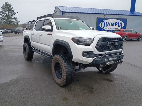 Used 2021 Toyota Tacoma TRD Off-Road w/ Technology Package image 8