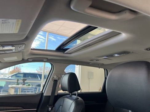 Used 2023 Kia Telluride EX w/ EX Captain's Chair Package image 9