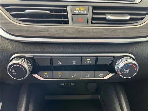 Used 2025 Nissan Altima 2.5 SV FWD image 16