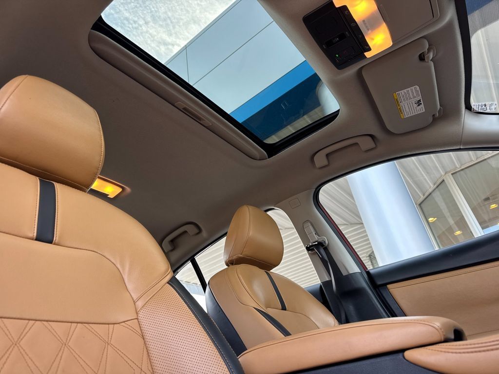 Used 2025 Nissan Sentra SV w/ SV Premium Package FWD image 17