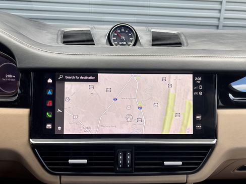 Used 2022 Porsche Cayenne GTS image 18