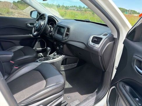 Used 2021 Jeep Compass Latitude w/ Convenience Group AWD/4WD image 14