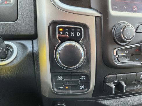 Used 2018 RAM 1500 SLT AWD/4WD image 26