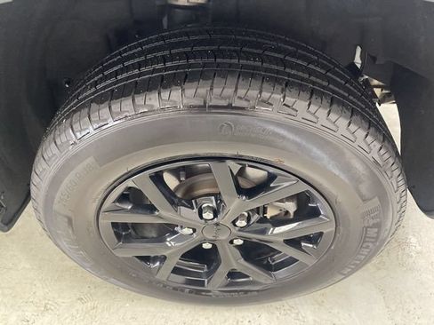 Used 2025 Jeep Grand Cherokee Altitude AWD/4WD image 42