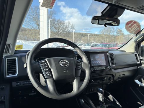 Used 2024 Nissan Frontier SV w/ Hardbody Edition image 14