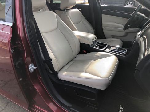 Used 2018 Chrysler 300 Limited w/ Safetytec Plus Group image 24