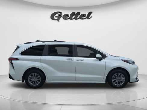 Used 2022 Toyota Sienna XLE FWD image 4