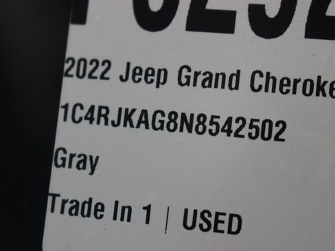 Used 2022 Jeep Grand Cherokee L Laredo w/ Luxury Tech Group I AWD/4WD image 41