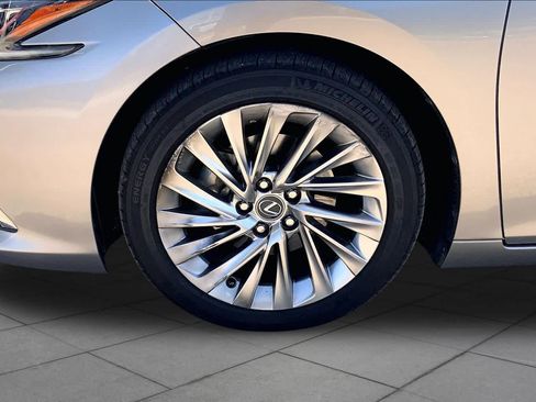Used 2020 Lexus ES 350 Ultra Luxury w/ Accessory Package 2 FWD image 11