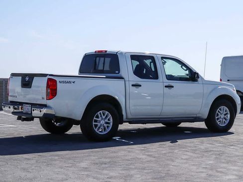 Used 2015 Nissan Frontier SV w/ SV Value Truck Package RWD image 4