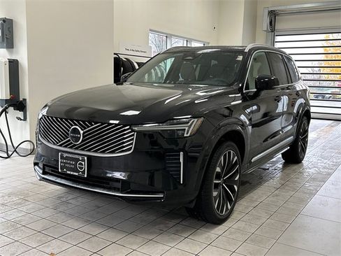 Certified 2025 Volvo XC90 B6 Plus image 5