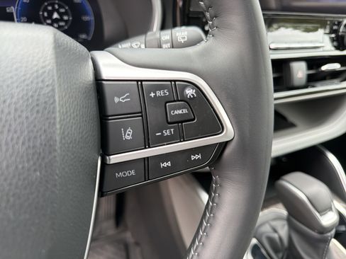 Used 2023 Toyota Highlander Limited image 26